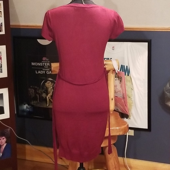 Adorable sweater dress - Picture 2 of 3